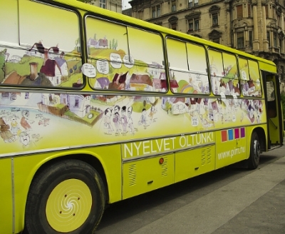 Nyelvet öltünk! irodalmi mozgókiállítás