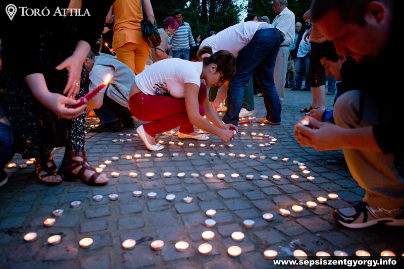 Tízezer gyertyával a székelyföldi erdőkért