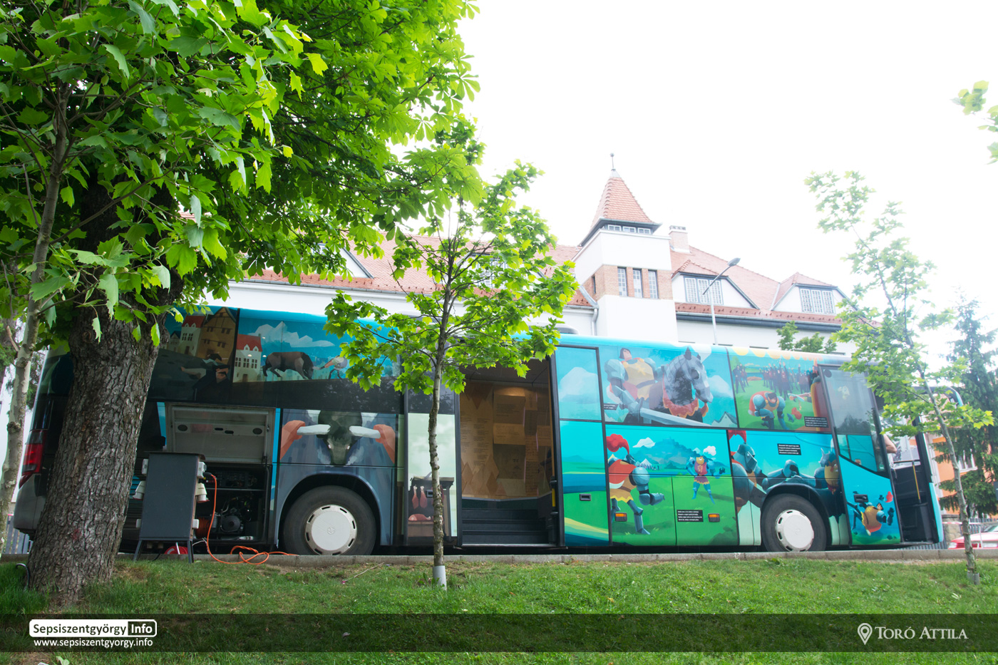 Buszos Arany-mozgókiállítás Sepsiszentgyörgyön