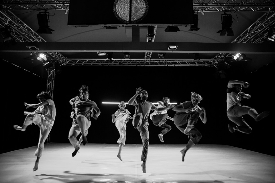 Sepsiszentgyörgyön tart workshopot és vendégjátékot a bukaresti Tangaj Dance alkotócsoport