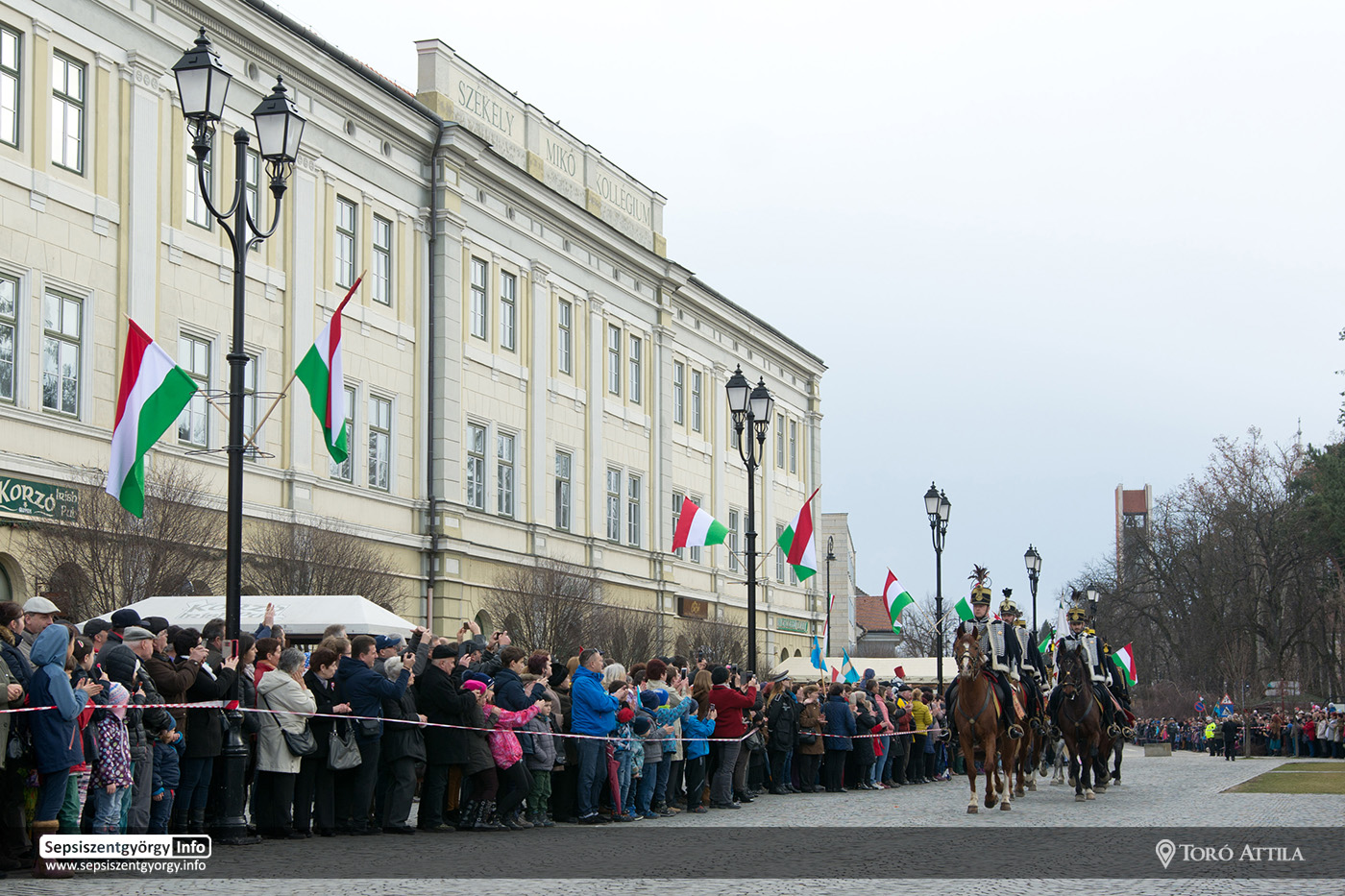 Marad a Székely Mikó Kollégium homlokzatának eredeti, magyar nyelvű felirata