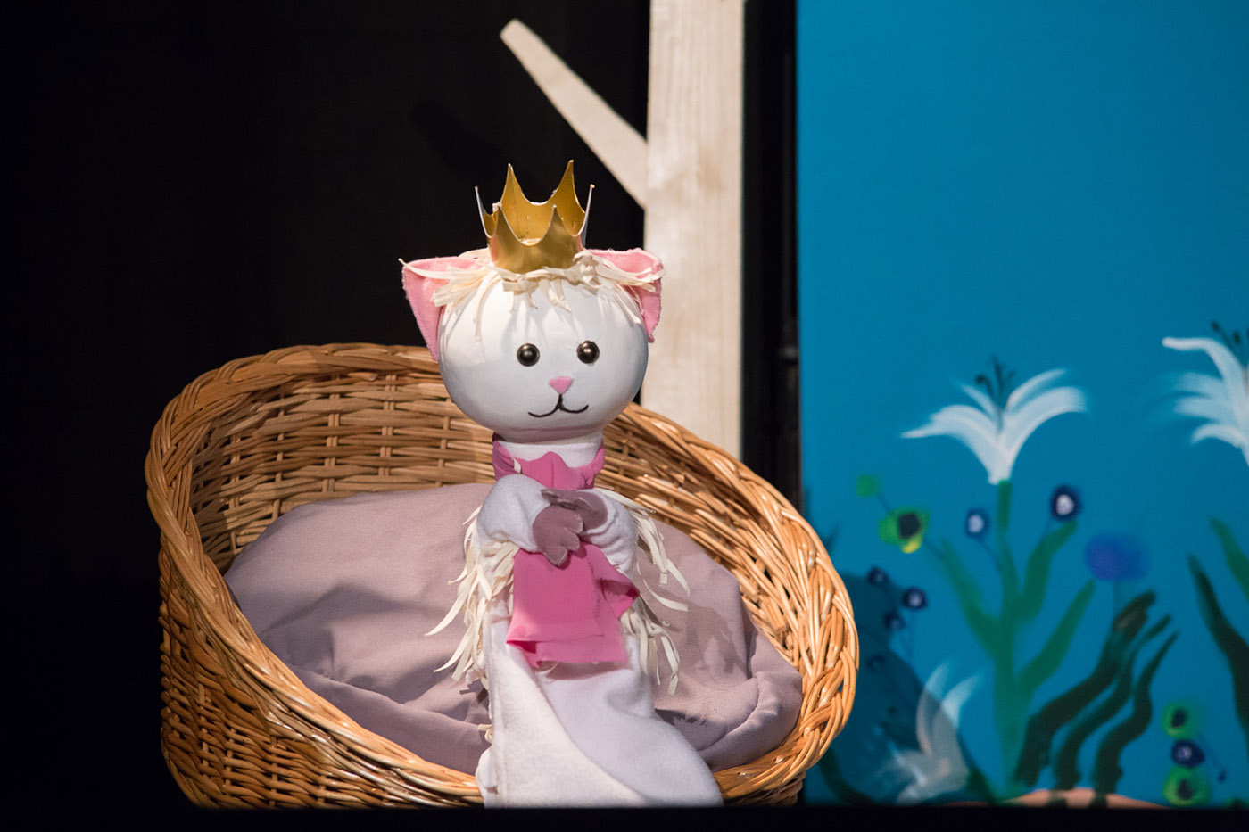 A fehér macskahercegnő – a Cimborák Bábszínház bábelőadása