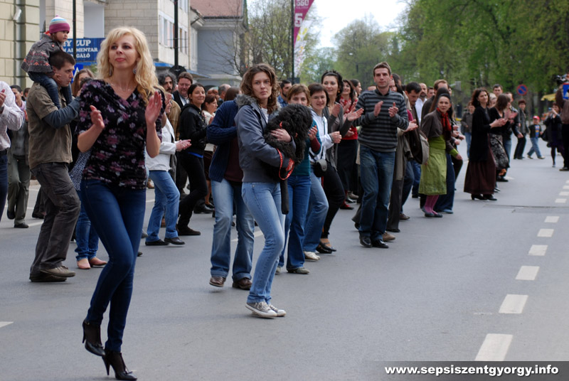 A Kék Hold Táncklub évzáró előadása az Erzsébet parkban