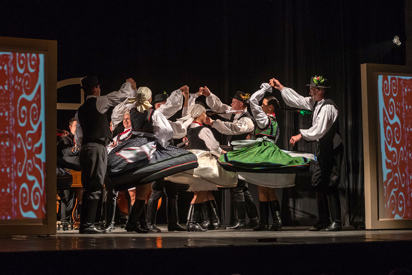 Udvarhely Néptáncműhely, fotó Toro Attila Udvarhely Néptáncműhely