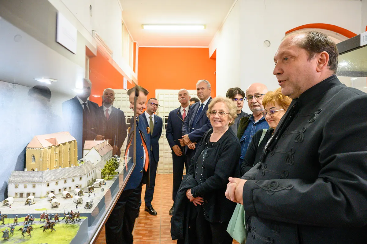 Miniatűr történelem kiállítás részlete kézzel festett figurákkal és diorámákkal az erdővidéki múzeumban Baróton