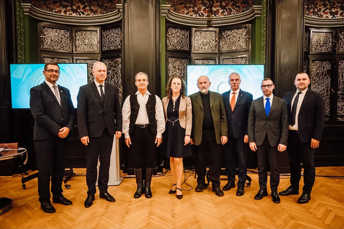 A 2026-os Orbán Balázs-díj díjazottai Bernád Rita-Magdolna, Bocskay Vince és Vargha Mihály a marosvásárhelyi Kultúrpalotában
