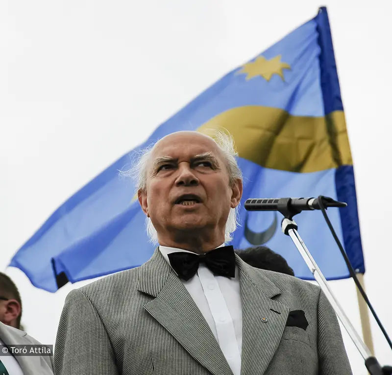 dr. Csapó I. József a Ditrói Székely Nemzetgyűlésen 2006-ban – portré a Székely Nemzeti Tanács egykori elnökéről